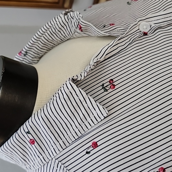 Beachlunchlounge cherry and striped blouse button down size L White black red - Picture 2 of 13